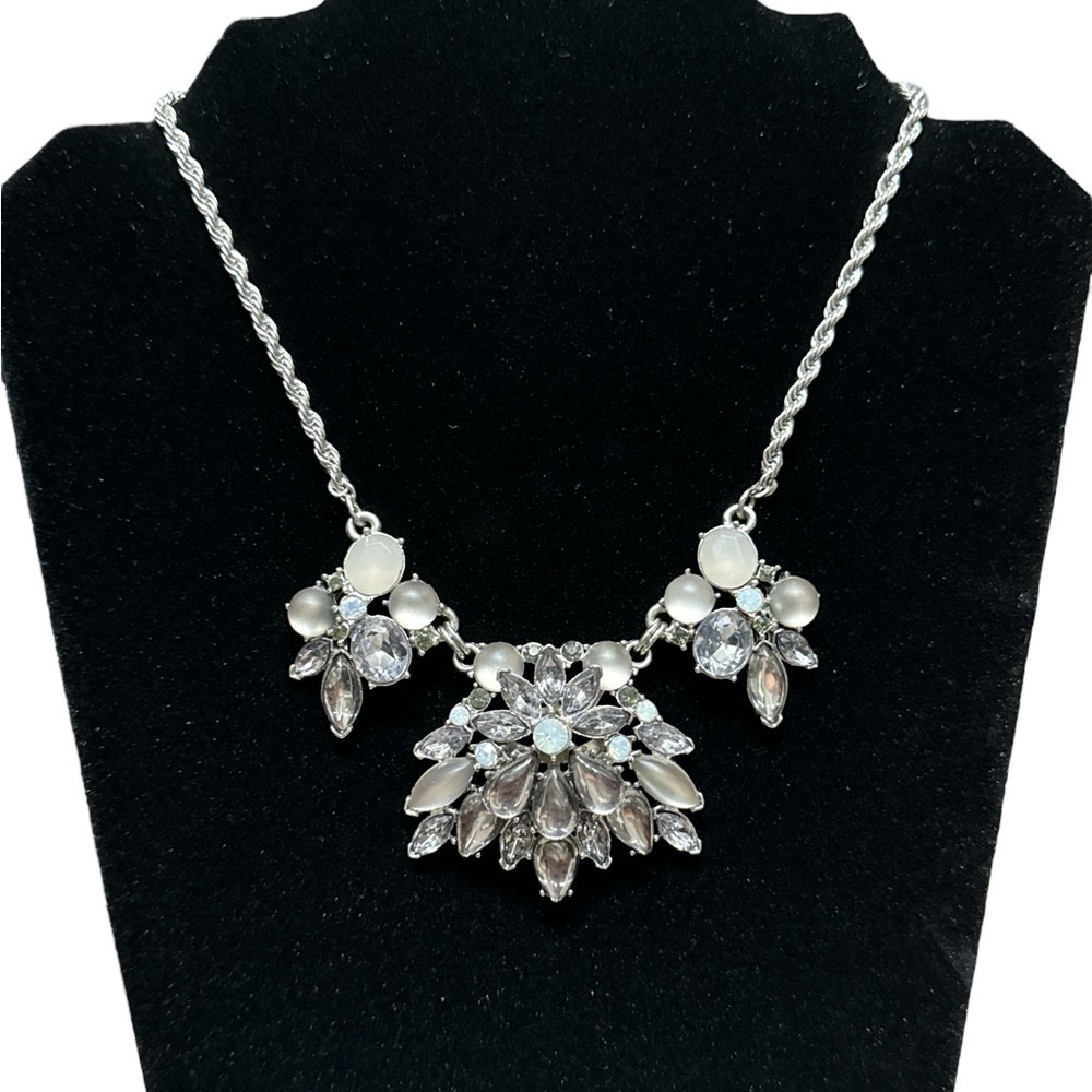 Banana Republic Chunky Gray Crystal Statement Necklace 30$